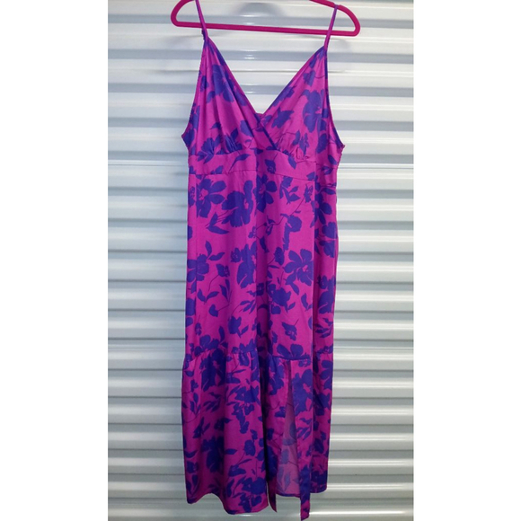 Lightweight and Chic: Pink Blueish Floral Midi Dress with Adjustable Straps - Picture 2 of 11